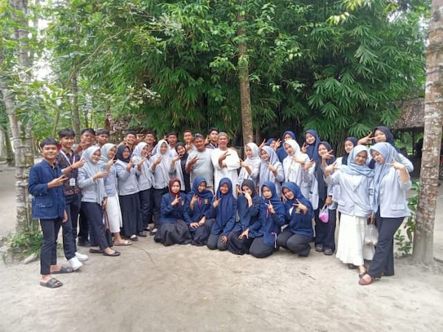 smkn_1_beringin_ajak_siswa_praktik_pariwisata_di_pasar_kamu_pantai_labu