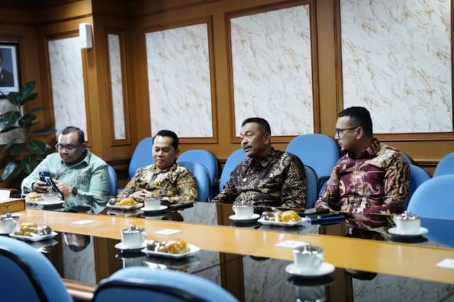bupati_labusel_koordinasi_ke_kementerian_kehutanan_cari_solusi_pengelolaan_kawasan_hutan