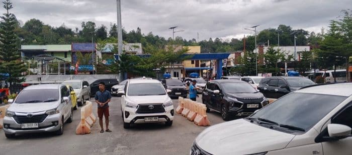 libur_isra_miraj_arus_kendaraan_wisatawan_padati_pelabuhan_ajibatatigaras