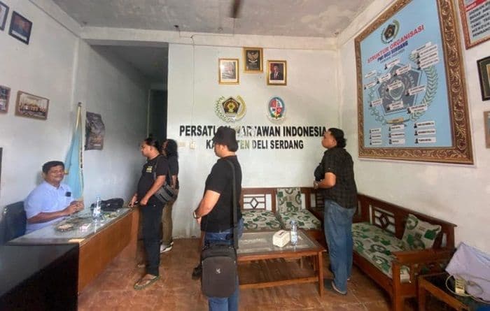 kantor_pwi_deli_serdang_dibobol_maling_kerugian_diperkirakan_rp_3_juta