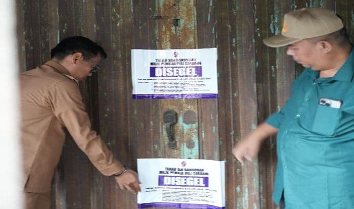 pemkab_deli_serdang_segel_dan_kosongkan_17_lapak_di_pasar_delimas