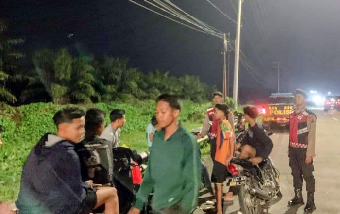 polres_batu_bara_bubarkan_sekelompok_remaja_diduga_hendak_balap_liar