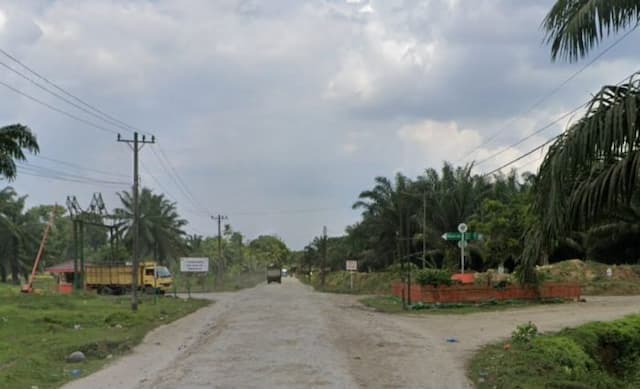 bupati_simalungun_janji_perbaiki_jalan_lintas_dolok_batu_nanggar_dan_bandar_huluan