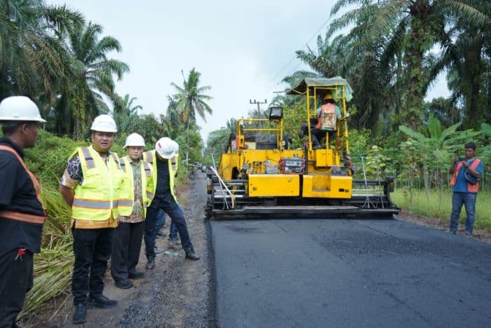jalan_372_meter_di_kecamatan_setia_janji_asahan_diaspal