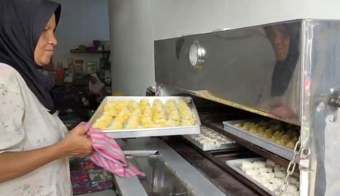 omzet_pembuatan_kue_lebaran_di_kisaran_naik_drastis