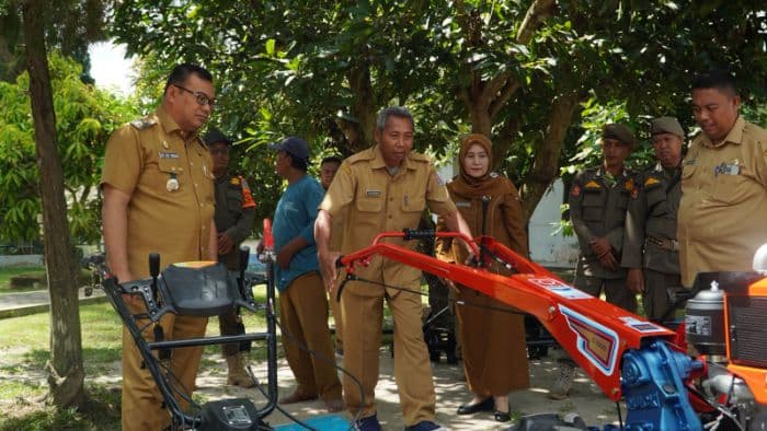 alsintan_di_deli_serdang_gratis_dipakai_petani_jika_ada_pungutan_diminta_melapor