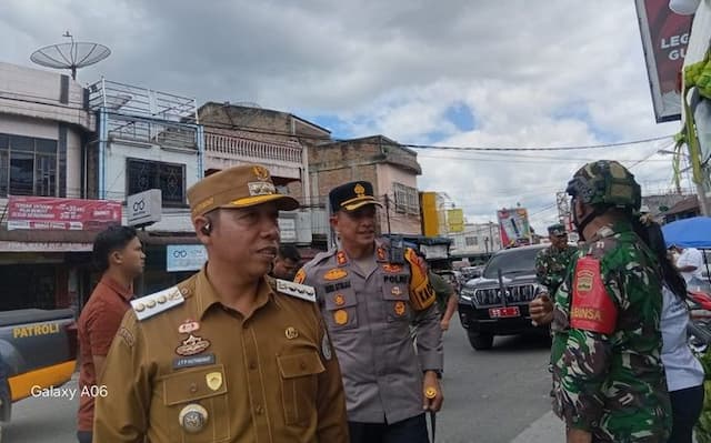 bupati_taput_dan_kapolres_tinjau_pos_mudik_imbau_pemudik_hatihati_jelang_idul_fitri_2026