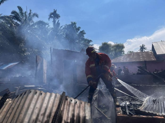 diduga_lupa_matikan_kompor_tiga_rumah_di_sei_bingai_langkat_terbakar