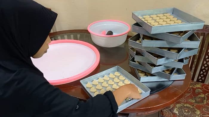 jelang_idulfitri_usaha_kue_kering_di_asahan_kebanjiran_pesanan