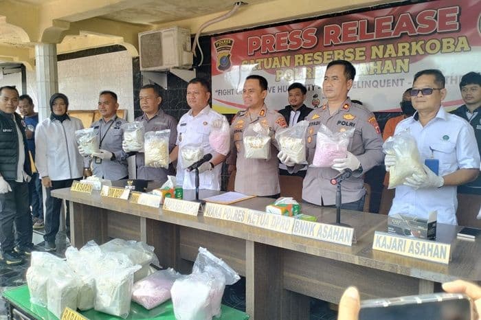 dua_nelayan_kurir_20_kg_sabu_dan_40_ribu_pil_ekstasi_diamankan_di_asahan
