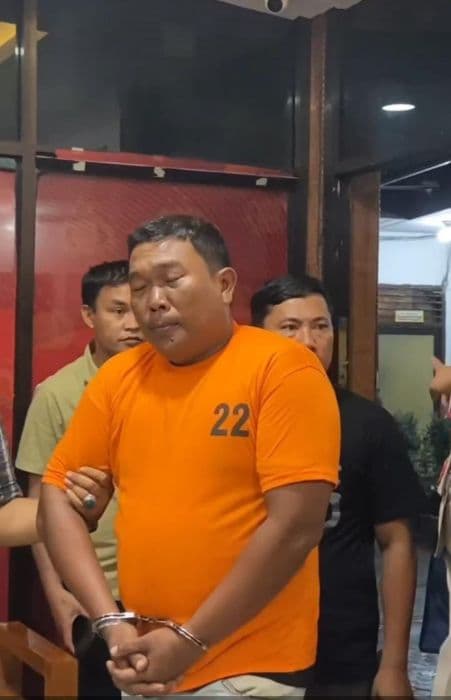polisi_tangkap_preman_penganiaya_penjaga_counter_hp_di_medan