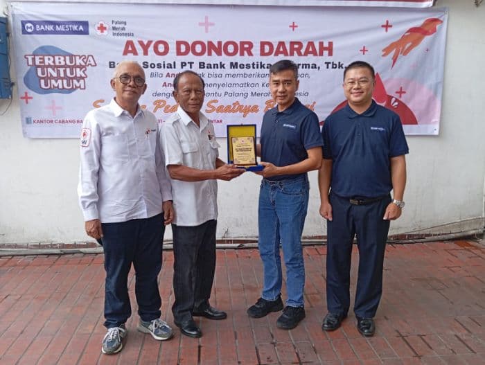 rutin_gelar_donor_darah_pmi_pematangsiantar_berikan_penghargaan_kepada_bank_mestika