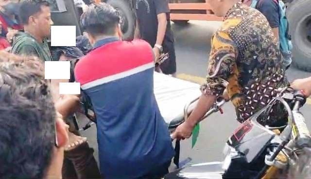 tabrak_mobil_pick_up_di_acces_road_inalum_pengendara_vario_dilarikan_ke_rs