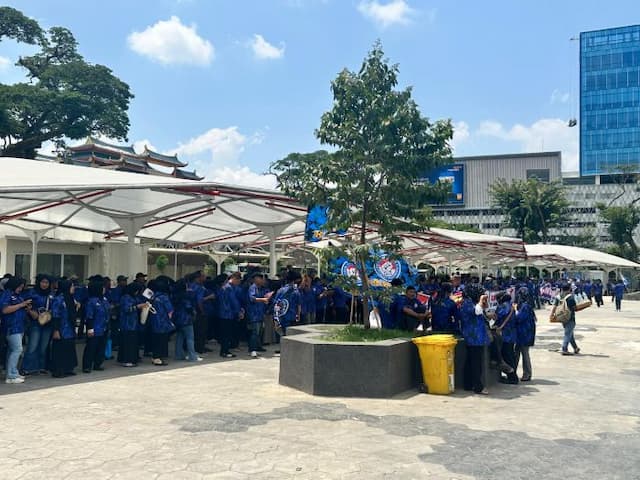 buntut_cover_majalah_ribuan_massa_kombat_sumut_aksi_damai_di_lapangan_merdeka_medan