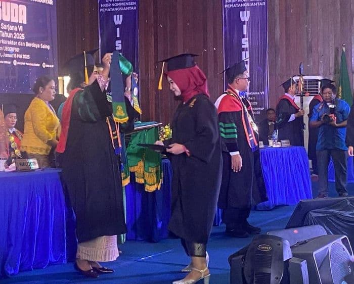 ephorus_hkbp_apresiasi_mahasiswa_muslim_wisuda_di_universitas_hkbp_nommensen