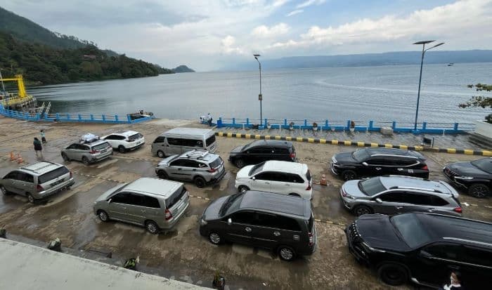 kecepatan_angin_capai_12_knot_operasional_kapal_di_danau_toba_dihentikan