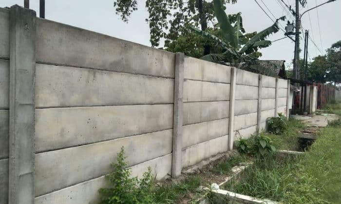lapangan_bola_di_hgu_ptpn_i_dipagar_beton_warga_kehilangan_akses_ruang_publik_