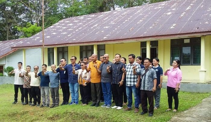 orang_tua_siswa_tuntut_pergantian_kepsek_smpn_4_dprd_nias_utara_sidak