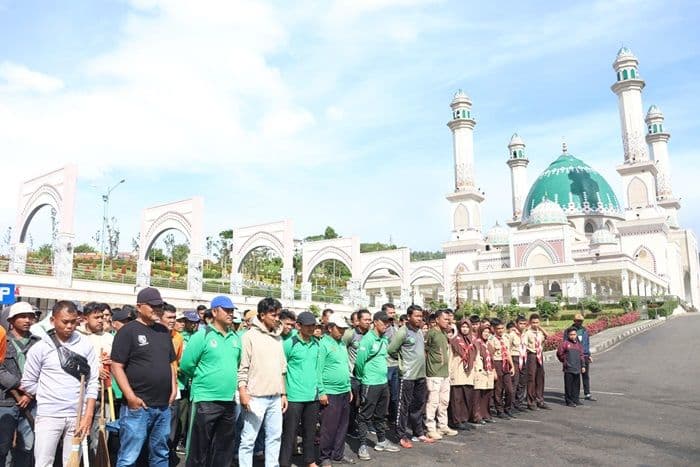 pemkab_tapsel_giatkan_gotong_royong_menuju_pembangunan_berkelanjutan