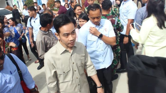 wapres_gibran_tinjau_program_ckg_di_puskesmas_humbahas
