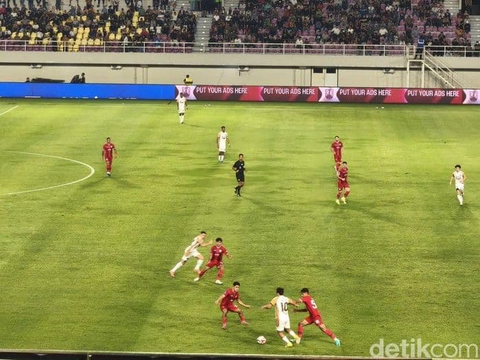 babak_pertama_super_league_disaksikan_presiden_ke7_persis_sama_kuat_tanpa_gol_vs_dewa_united