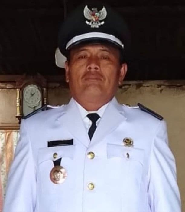 camat_sumbul_sampaikan_duka_cita_atas_wafatnya_kades_pegagan_julu_iii_dairi