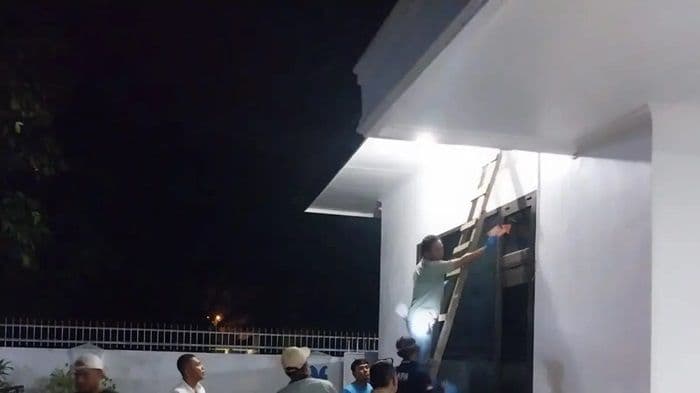 kaca_kamar_rumah_dinas_wakil_bupati_deli_serdang_pecah_diduga_ditembak_otk