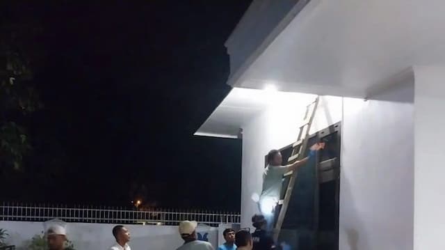 kaca_kamar_rumah_dinas_wakil_bupati_deli_serdang_pecah_diduga_ditembak_otk