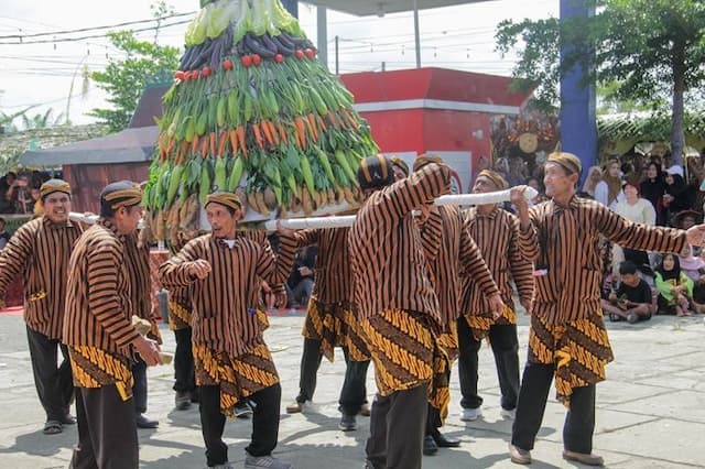 ribuan_warga_padati_perayaan_1_suro_di_labuhanbatu_wakil_bupati_ikut_bernyanyi
