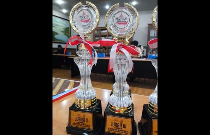 ketua_smsi_samosir_tetty_marlina_naibaho_juara_ii_kompetisi_jurnalis_geofestival_2026