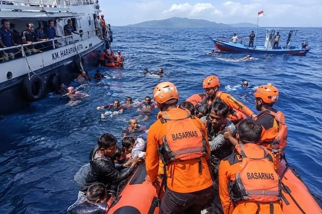 km_nurul_salsa_tenggelam_di_selayar_1_tewas_dan_24_penumpang_masih_hilang