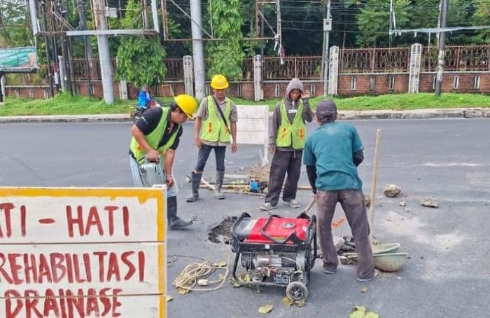 pemko_pematangsiantar_gelontorkan_rp25_miliar_untuk_perbaikan_dan_pembangunan_jalan_2026