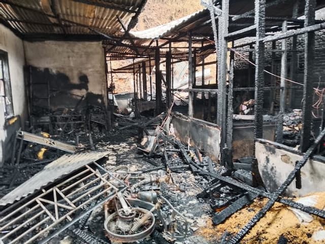 tiga_rumah_terbakar_di_toba_satu_korban_alami_luka_bakar_serius