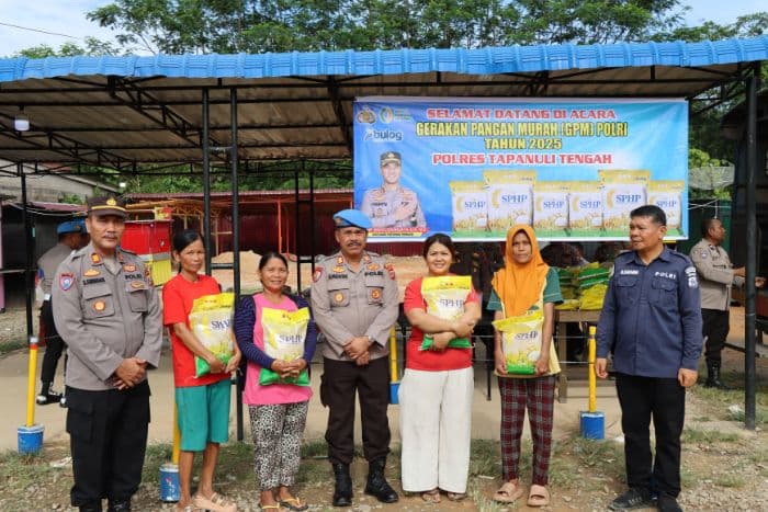 3_ton_beras_sphp_ludes_terjual_di_gerakan_pangan_murah_polres_tapteng