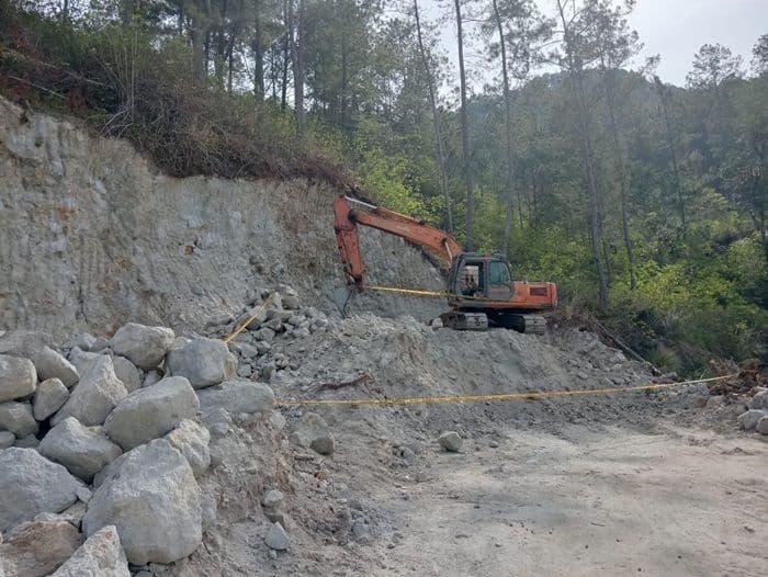 galian_c_ilegal_di_samosir_diduga_masuk_kawasan_hutan_lindung_polisi_pasang_garis