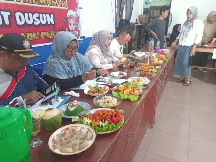 lomba_masak_ikan_antar_dusun_meriahkan_hut_ke80_ri_di_desa_pantai_labu