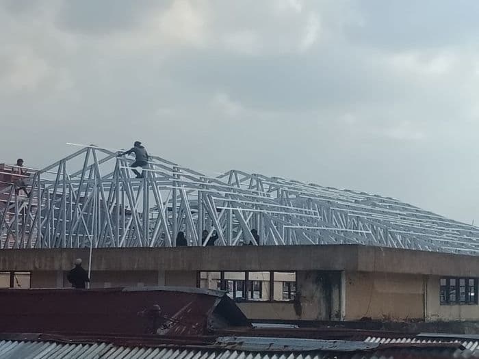 pemasangan_atap_pasar_ikan_dwikora_dilakukan_pekan_depan