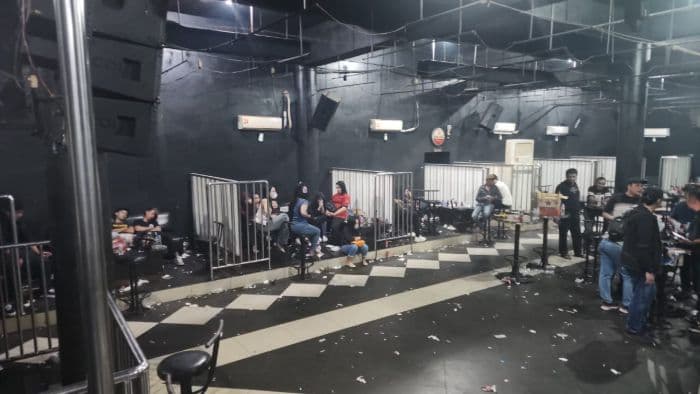 penggerebekan_cafe_dukuh_indah_di_deli_serdang_27_orang_positif_narkoba