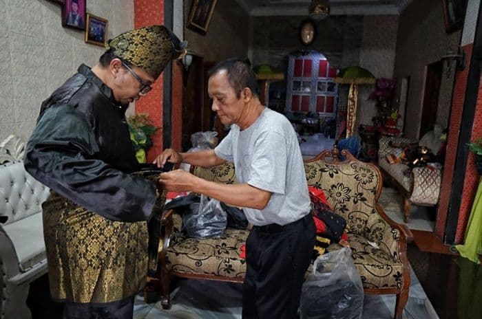 persewaan_baju_adat_ramai_jelang_hut_ke80_ri