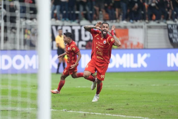 gol_gustavo_fanca_bawa_persija_tumbangkan_persis_solo_babak_pertama_di_manahan