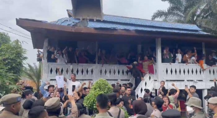 rumah_kayu_belakang_diskotek_marcopolo_ikut_dirobohkan