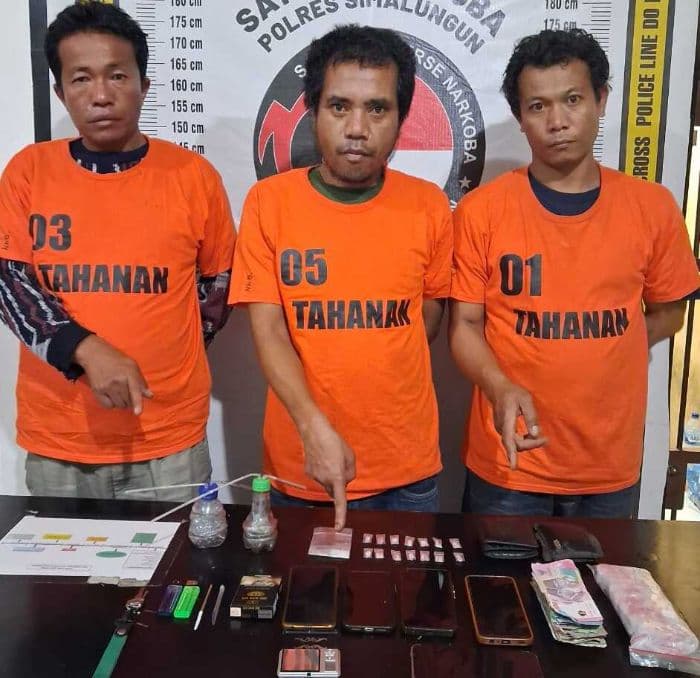 tiga_petani_di_simalungun_ditangkap_saat_konsumsi_sabu_polisi_sita_mobil_dan_timbangan