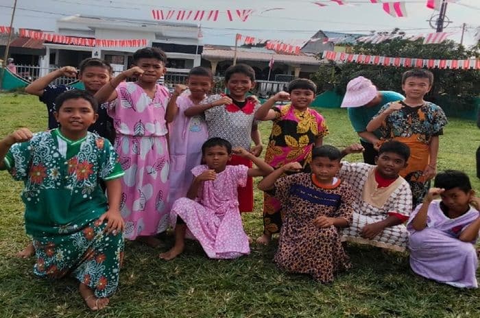warga_bsp_deli_serdang_meriahkan_hut_ri_ke80_dengan_lomba_unik_dan_kebersamaan