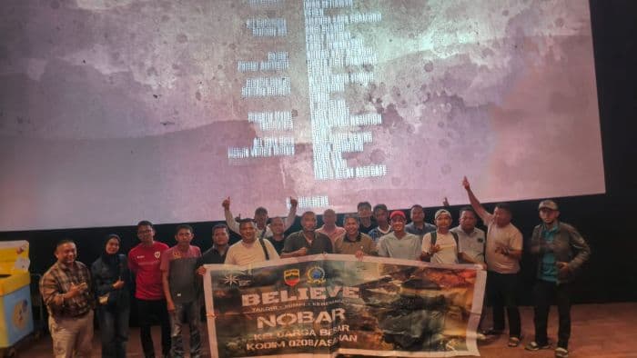 wartawan_asahan_nobar_film_believe_jelang_hut_ri_ke80_angkat_nilai_pengabdian_dan_keberanian