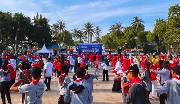 car_free_day_lubuk_pakam_tak_cuma_senam_warga_bisa_urus_ktp_dan_cek_kesehatan_