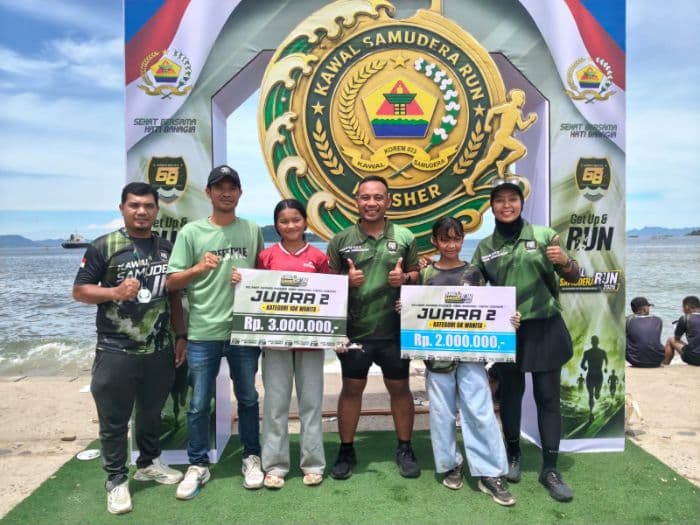 dua_pelajar_putri_dairi_berhasil_juara_fun_run_korem_023ks