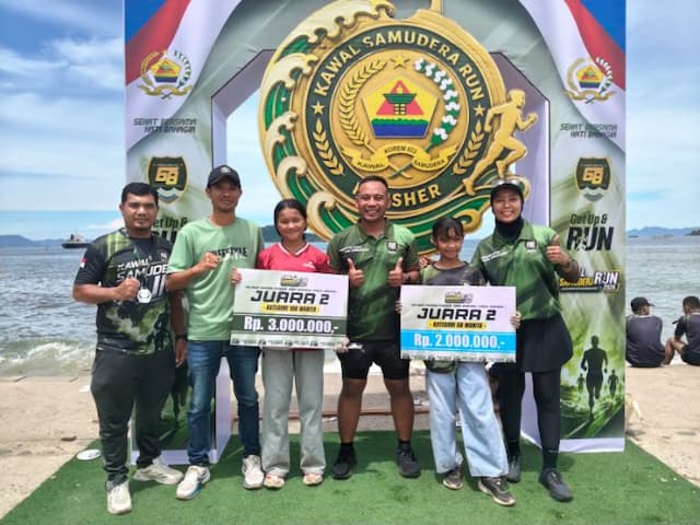 dua_pelajar_putri_dairi_berhasil_juara_fun_run_korem_023ks