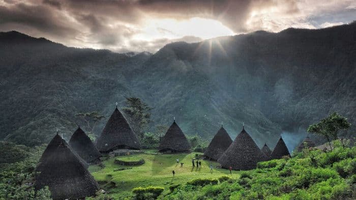 jalur_ke_wae_rebo_ditutup_usai_gempa_m_77_di_ntt