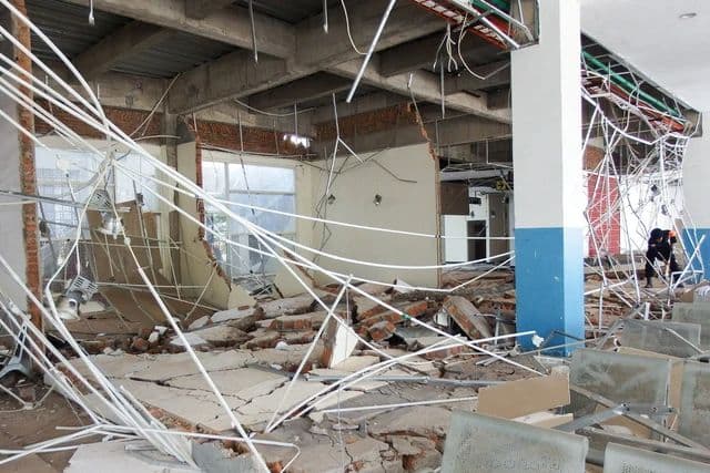 lima_bandara_dan_sejumlah_pelabuhan_di_nnt_rusak_diguncang_gempa
