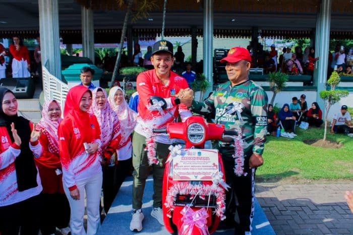 pelatih_paskibraka_tebing_tinggi_dapat_hadiah_motor_di_semarak_hut_ri_ke81
